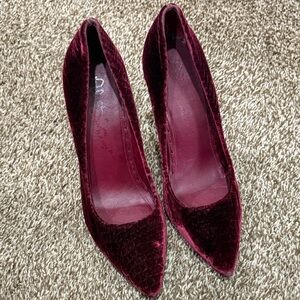 Alice & Olivia Elegant Burgundy Velvet Pumps Size 40